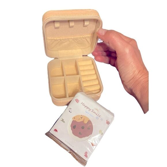 Stylish Portable Jewelry Box - Perfect for Travel and Organization - Picture 3 of 9